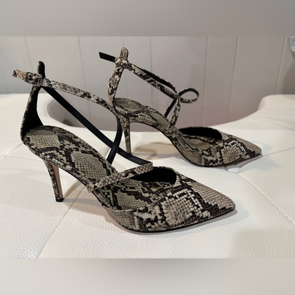 Jessica Simpson Women's Ambrie Pump
8.5